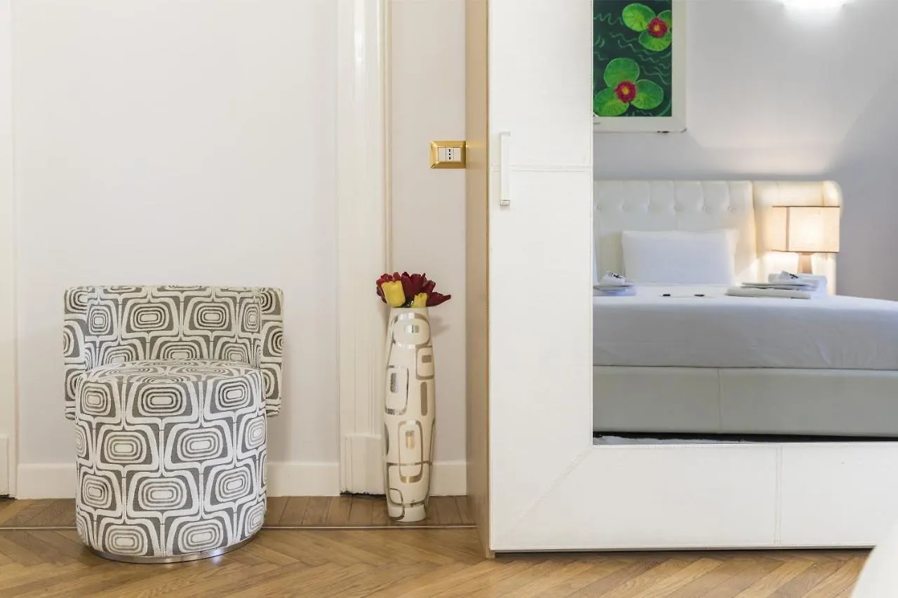 Apartment Hemeras Boutique Homes - Super Central Luxury Home Milan Italy